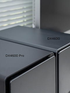 绿联 DX4600 Pro 版与普通版有什么不同？