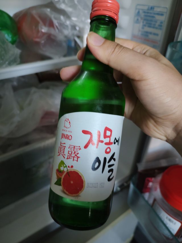 夏日冰冻一瓶真露烧酒