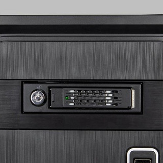 【开箱简测】速度与稳固并存，ICYDOCK MB601VK-B U.2硬盘抽取盒
