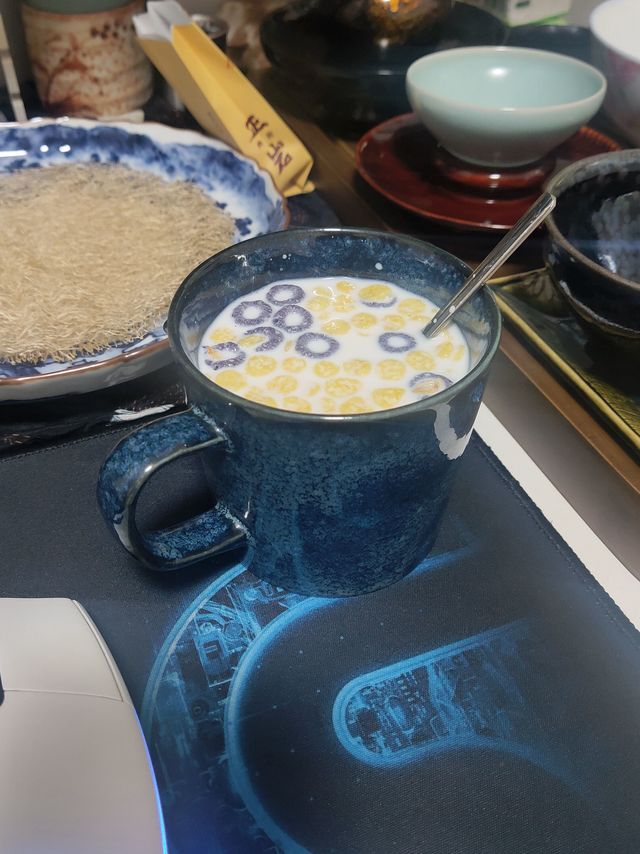 运动完来一杯牛奶燕麦