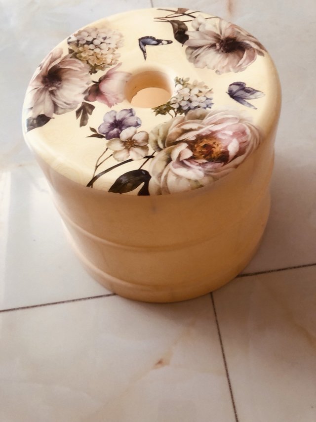 家里小凳子是必有的吧……
