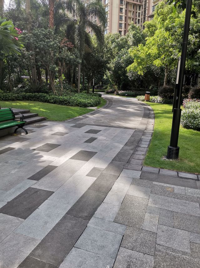 闺蜜家的小区走一圈等于个标准足球场那么大