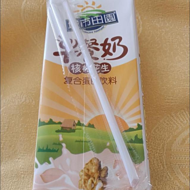 这是我平常最喜欢喝的，核桃花生早餐奶