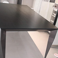 “德利丰岩板餐桌：简约现代，意式轻奢，小户型的理想选择”