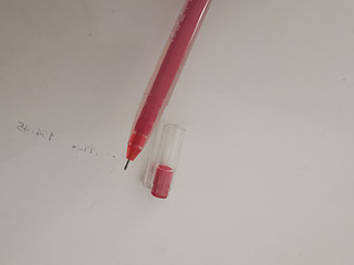 红色中性笔