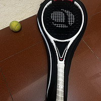 打网球得有一副合适的球拍