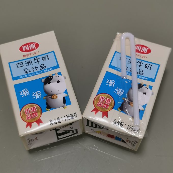 2023-09-02 18:35:20 67小盆友从超市里选购了一排四洲牛奶乳饮品