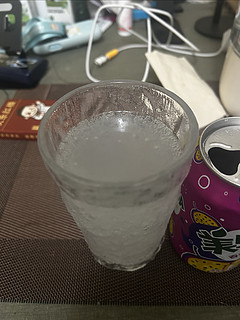 美年达百香果菠萝碳酸汽水还是很过瘾