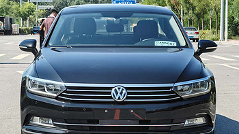 大众迈腾（Volkswagen Passat）的前脸设计一直以来都是其外观的亮点之一