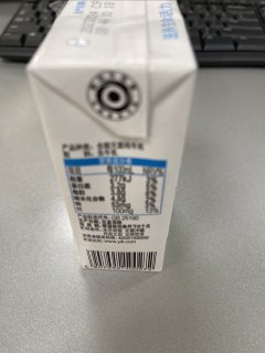 伊利纯牛奶：营养丰富，口感纯正