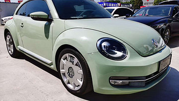 ​大众甲壳虫（Volkswagen Beetle）作为一款标志性的汽车型号，有许多优点​