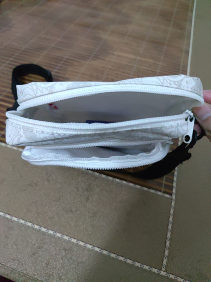 名创优品女士单肩包