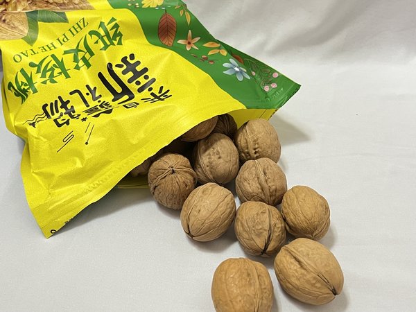 新疆纸皮核桃，营养丰富，品质上乘