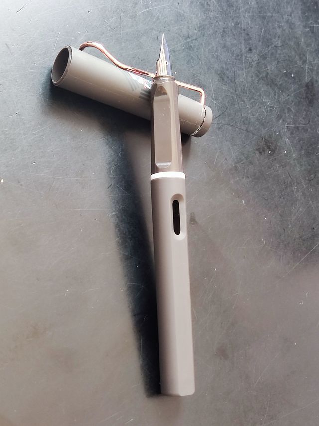 同学们都抢着换的钢笔