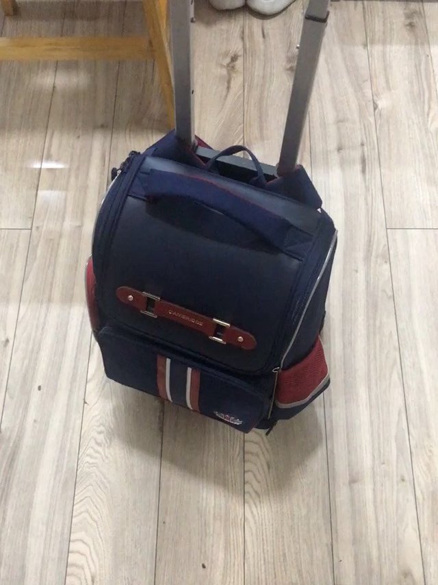 开学买书包