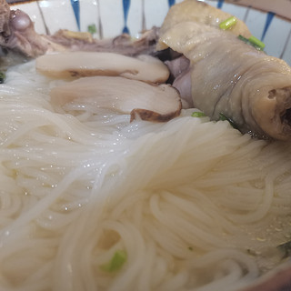 重庆人也赞不绝口的不加辣米线—松茸土鸡米