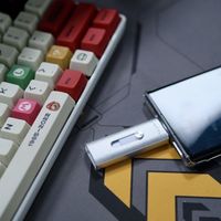 目前最便宜的256固态U盘外观展示