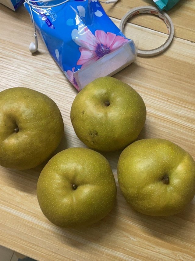 一斤秋月梨，等于三个苹果，曝光黑卖家。