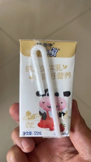 蒙牛未来星草莓牛奶，早餐必备！🍓🌟