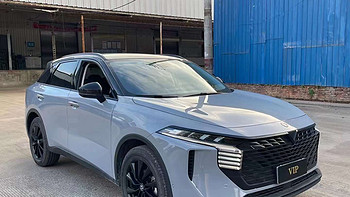 启辰大V（D90）是一款豪华SUV，其内饰设计注重舒适性和高科技配置