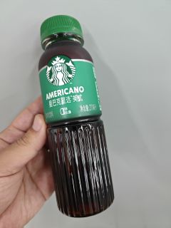 早上来一瓶提神的星巴克星选美式咖啡