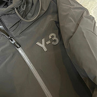 Y-3羽绒夹克：时尚与功能的完美融合