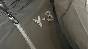 Y-3羽绒夹克：时尚与功能的完美融合