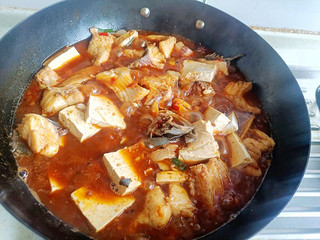 豆腐炖鱼配米饭，做晚餐真不错