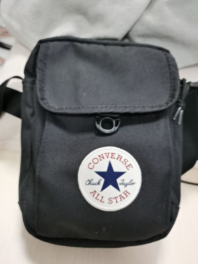 方便实用的匡威斜挎包