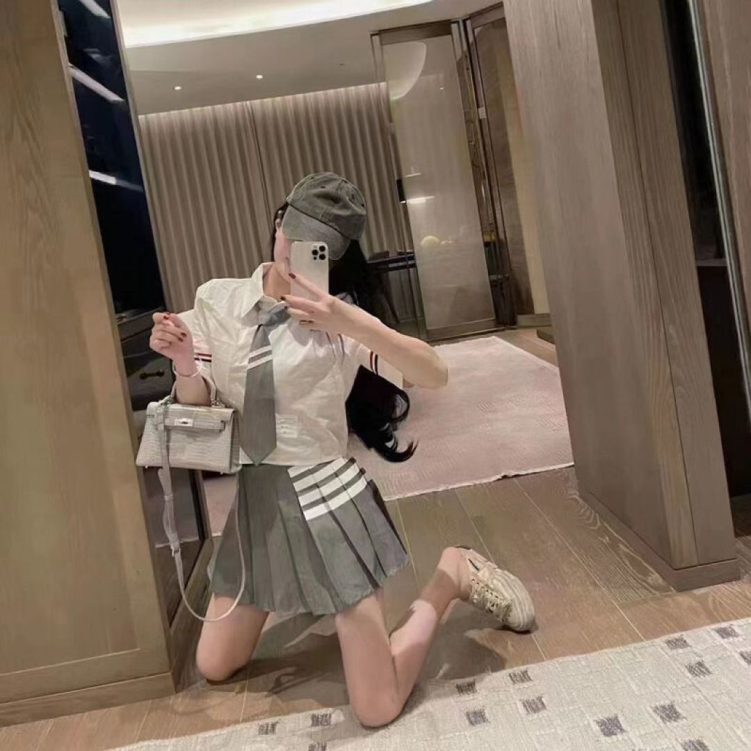 摩登优雅,黑丝学姐JK制服夏季套装点亮你的时尚风采!
