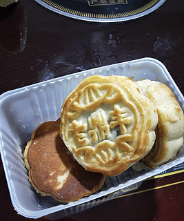 老鼎丰月饼：传统美味，回味无穷