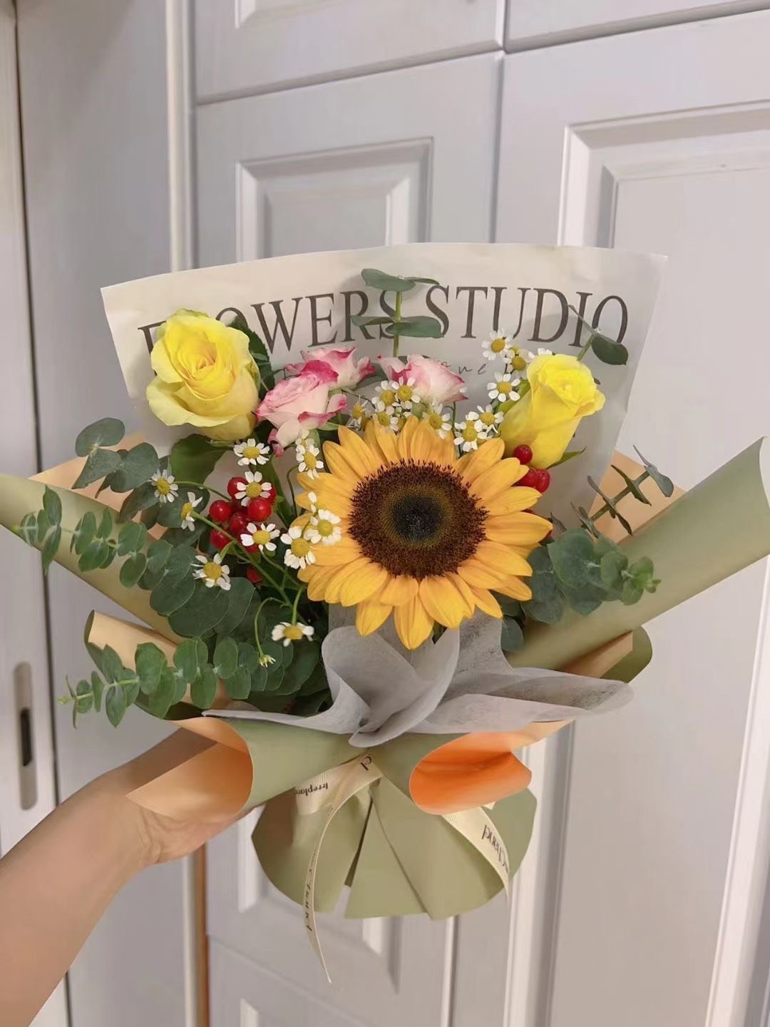 教师节到了,送给老师一束鲜花吧