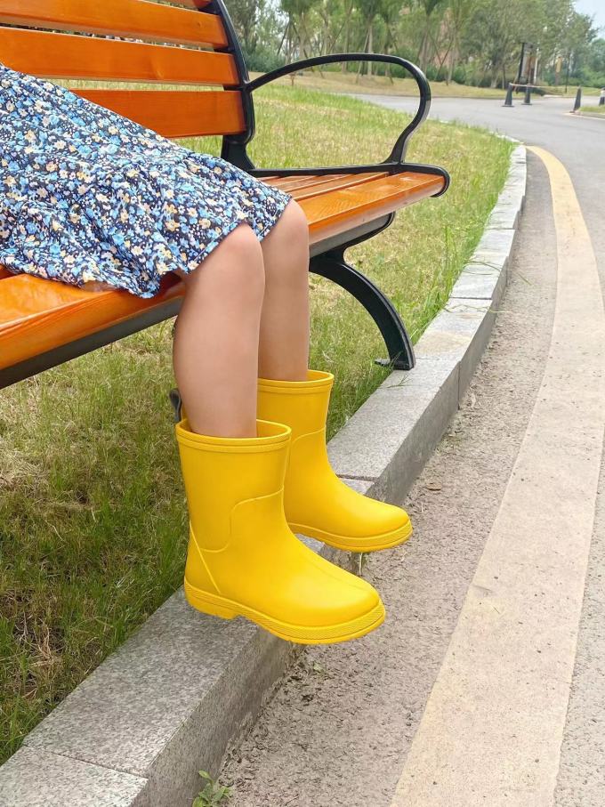儿童雨鞋