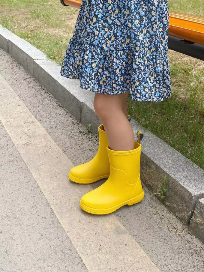 儿童雨鞋