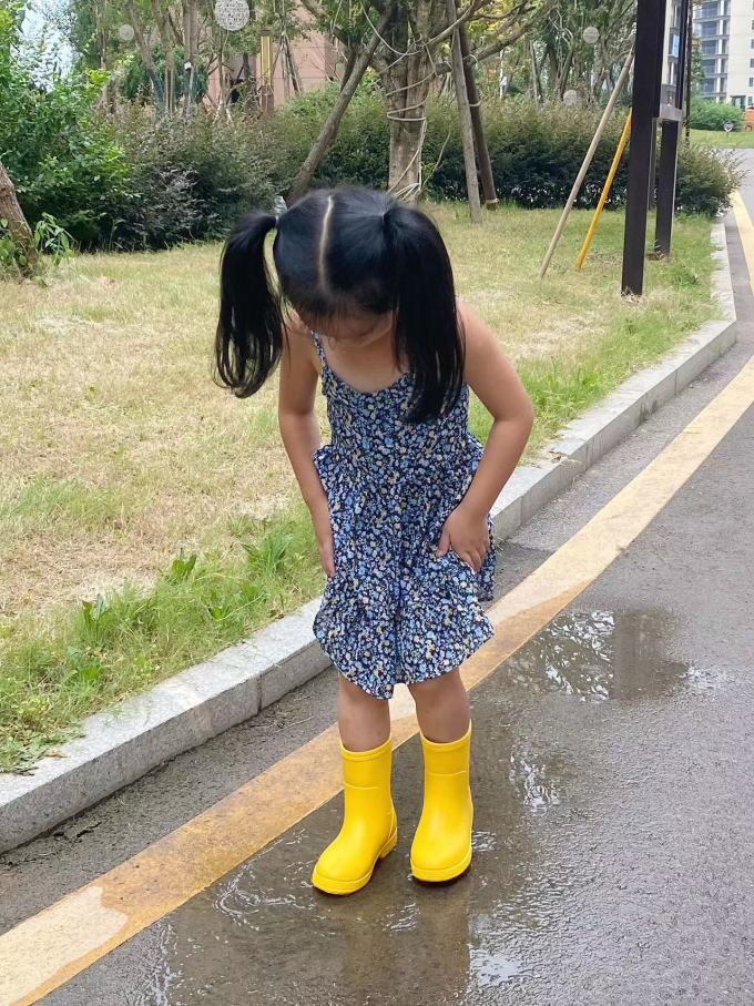 儿童雨鞋