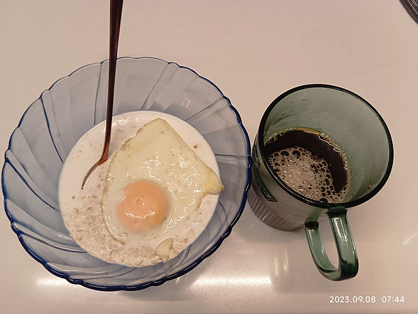 牛奶鸡蛋和麦片，早餐黄金搭档！