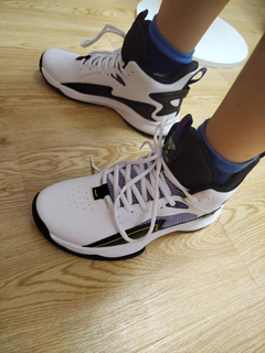 时尚单品——特步篮球鞋