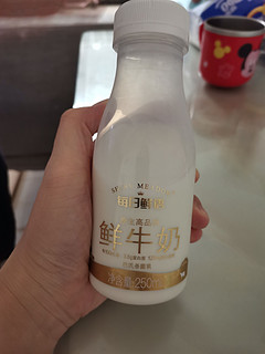 大闸蟹配上牛奶