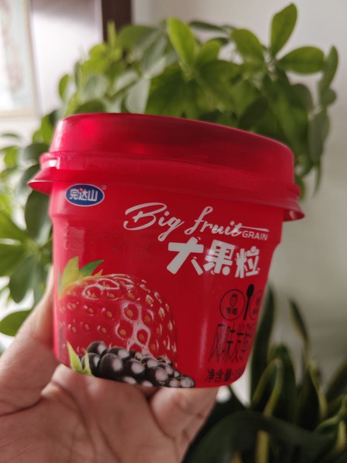 完达山草莓大果粒酸奶