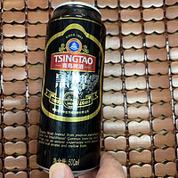 中国的世界的青岛啤酒之黑啤！