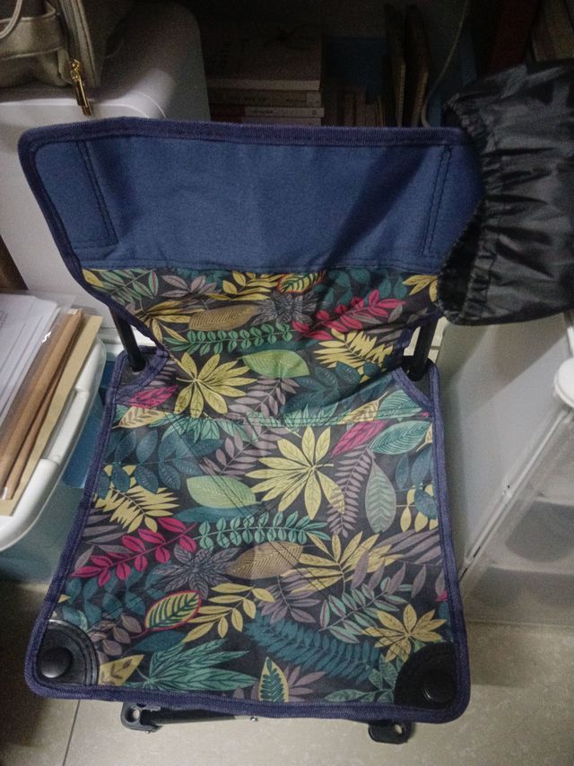 图书馆背书便携凳子