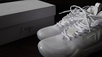 独特风格与创新科技：维金斯代言匹克态极AW1篮球鞋的魅力所在