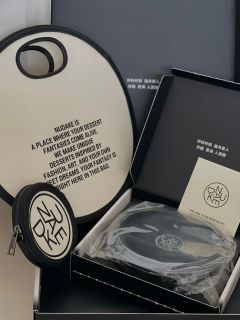 时髦设计，小众口味！好友送的月饼礼盒让我