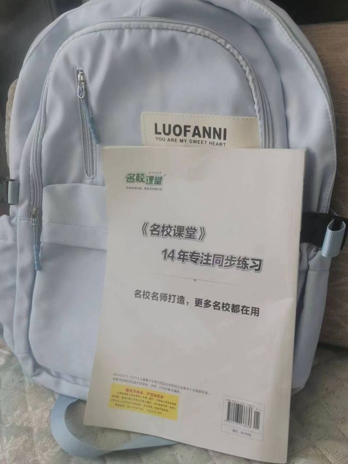 男士双肩包