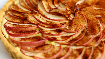 秋天来的那天，烤个肉桂苹果塔吃吃吧