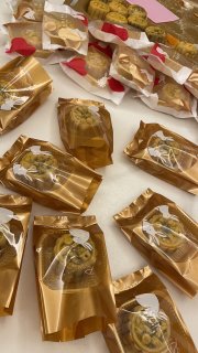 这个月饼，像不像外面卖的月饼？