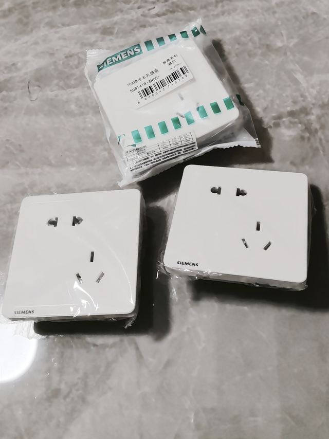 装修常用五孔插座选一线品牌放心