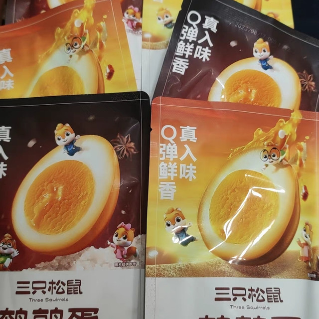 三只松鼠最新推出的鹌鹑蛋卤蛋小包装多口味盐焗卤味零食