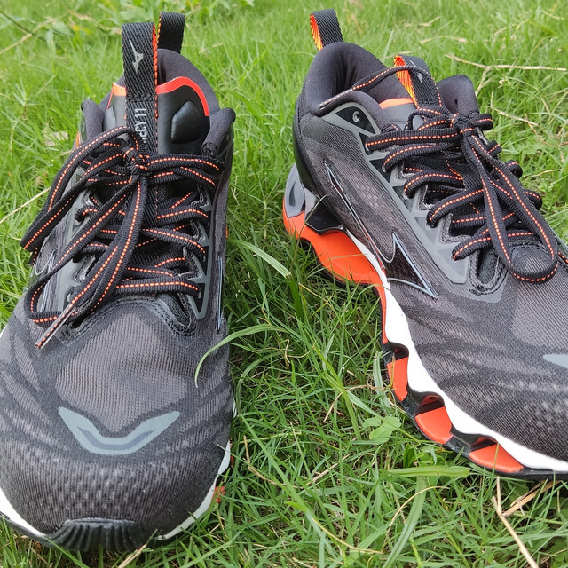 体重180斤的精神小伙能否踩得动MIZUNO/美津浓 WAVE PROPHECY 预言11这双顶级缓震跑鞋？