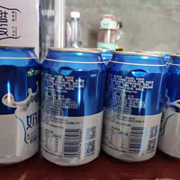 新疆西域春奶啤是一款乳酸菌发酵风味饮料，每罐容量为300ml，整箱包含12罐。